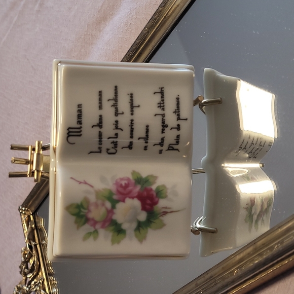Japanese porcelain mini book on tripod stand with French verse. - Picture 1 of 12